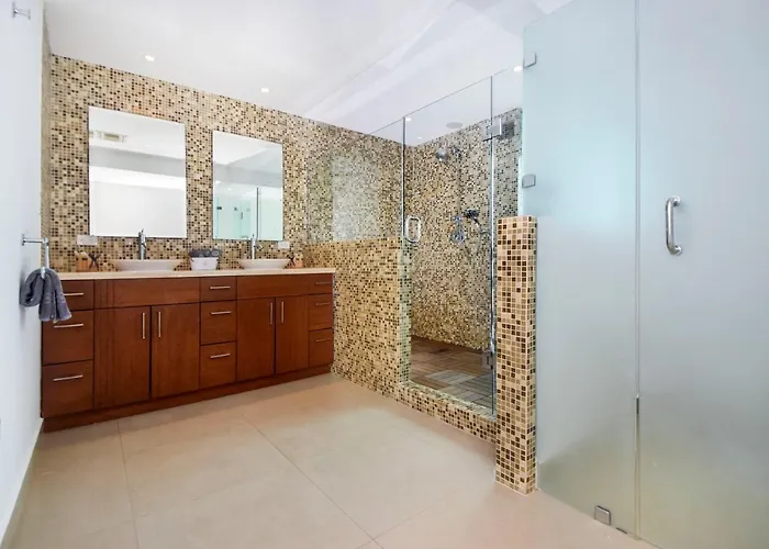 Stunning 6th Floor Luxury Large Wraparound Terrace Palmar 6a *